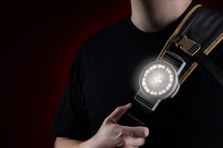 tracolla-iron-man-con-reattore-luminoso