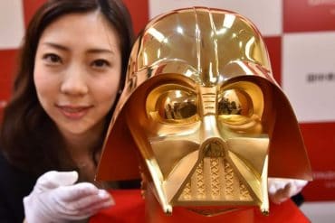 Casco di Darth Vader d’oro 24k