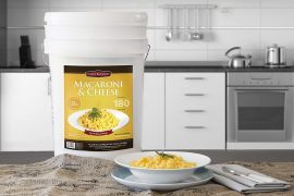 Secchio di maccheroni al formaggio Secchio di maccheroni al formaggio