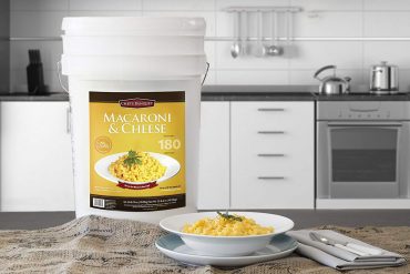 Secchio di maccheroni al formaggio