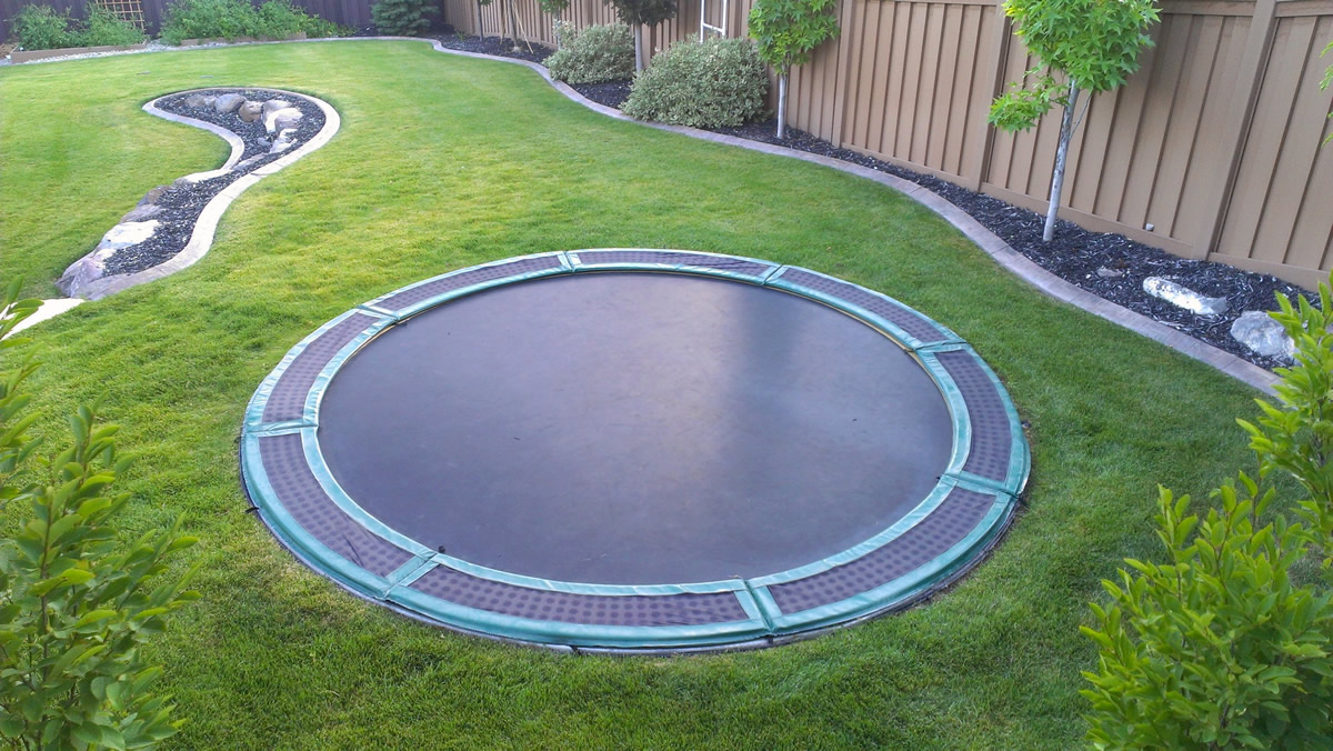 Trampolino elastico interrato