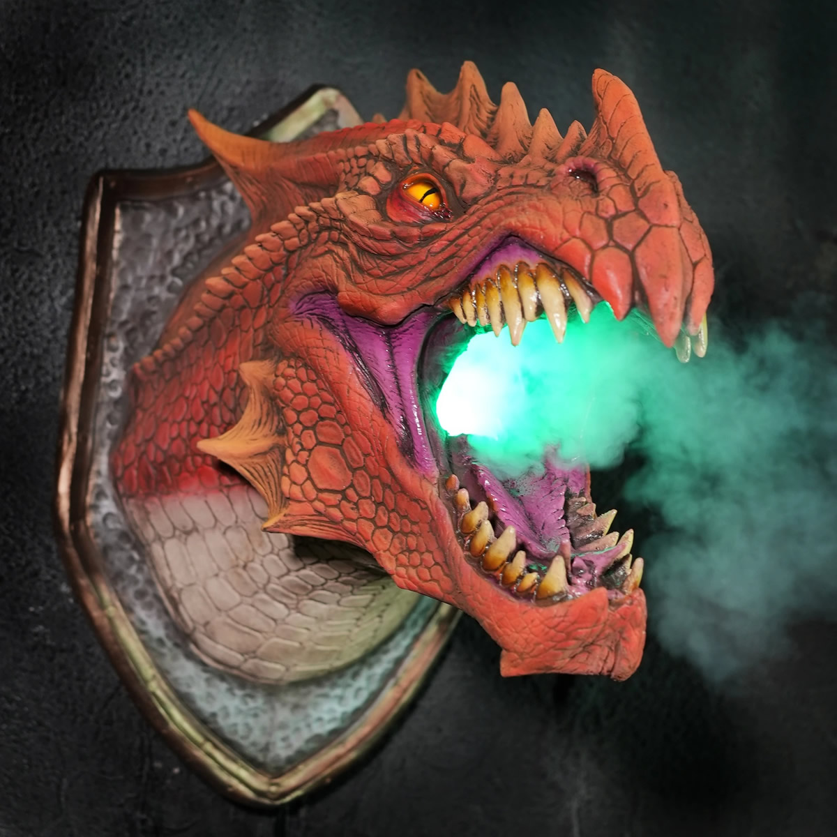 Drago rosso sputa nebbia