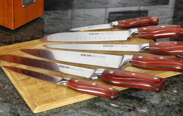 Ceppo di coltelli DEIK