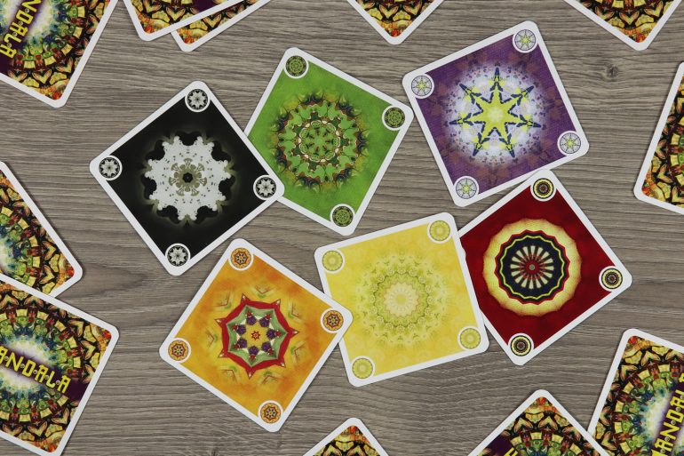 Mandala - I 6 colori delle carte
