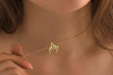 Collana dito medio