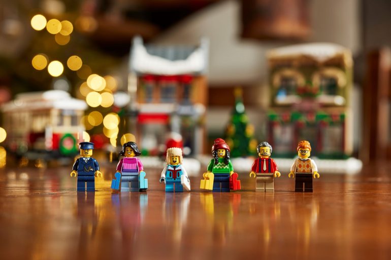 LEGO 10308 (minifigure)