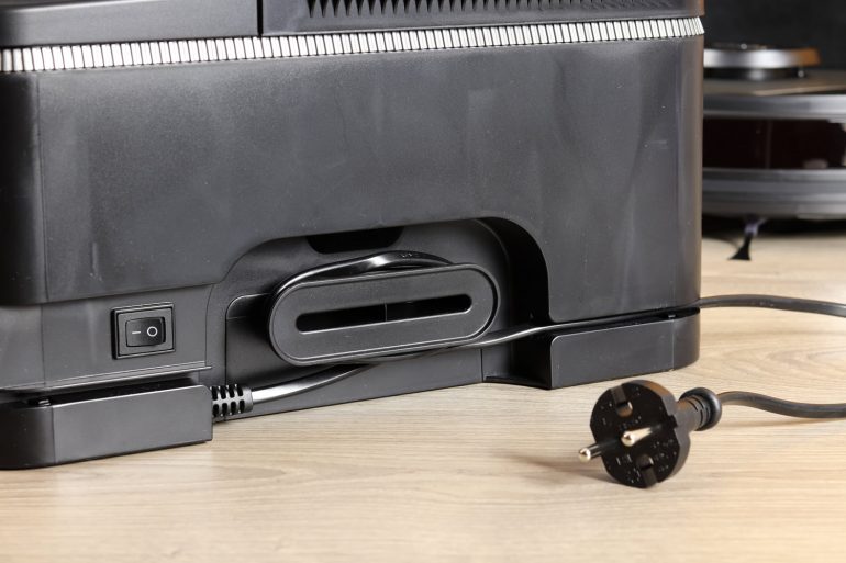 Shark AI 360 (scomparto cavo della base)