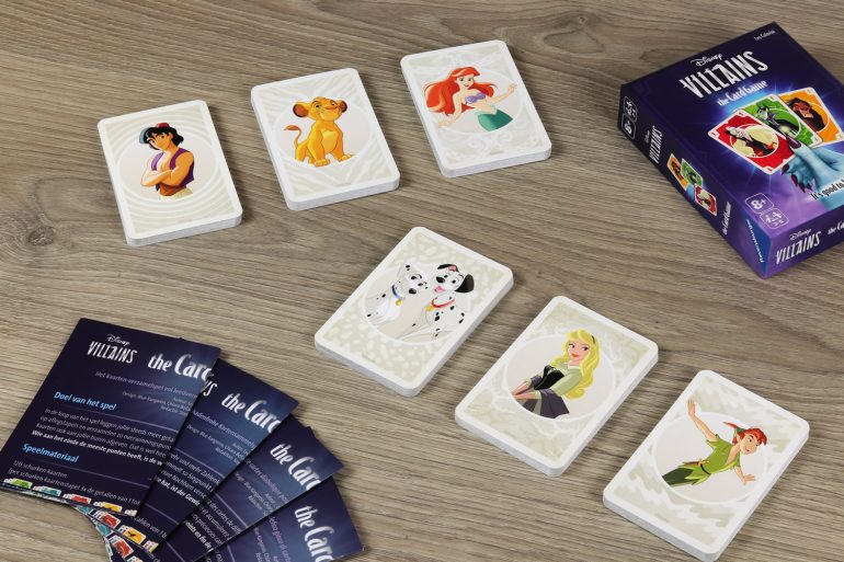 Villains: il gioco di carte (contenuto)