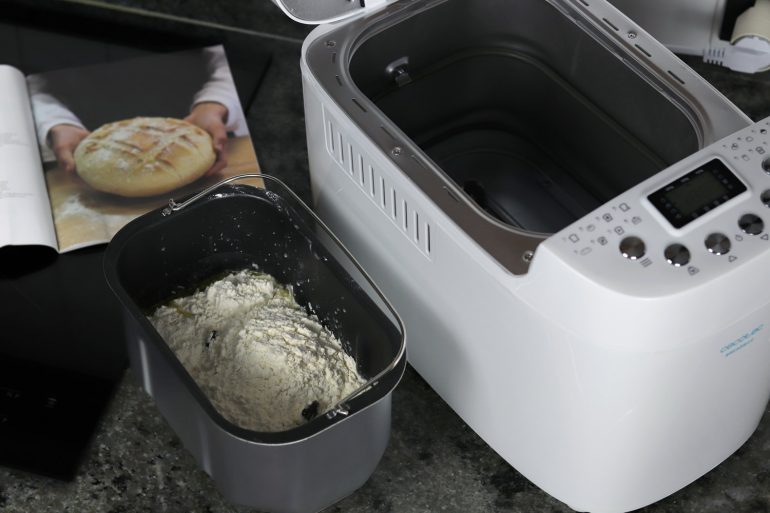 Cecotec Bread&Co 1500 PerfectCook (preparazione)