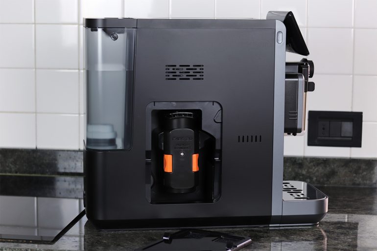 Cecotec Cremmaet Lungo Latte (vista laterale)