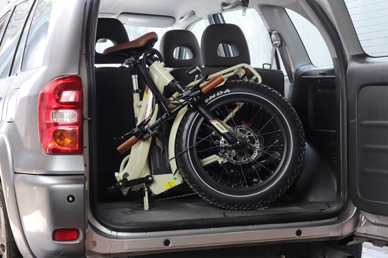OneSport OT16 Max (piegata dentro il baule)