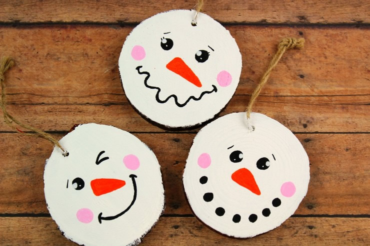 Addobbi Pupazzi di neve (con fette di legno)