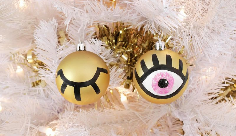 Palline di Natale con occhi dipinti a mano