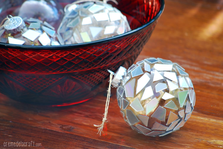 Palline di Natale con CD riciclati