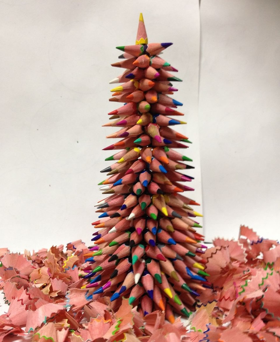 Albero di Natale con le punte delle matite colorate