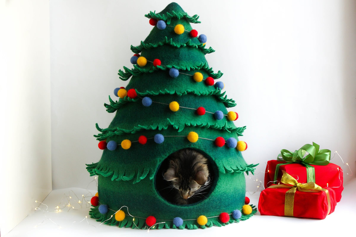 Albero di Natale (di feltro) con tana per il gatto