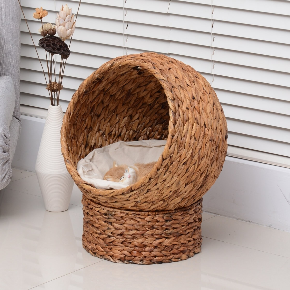 Cuccia per gatti in vimini