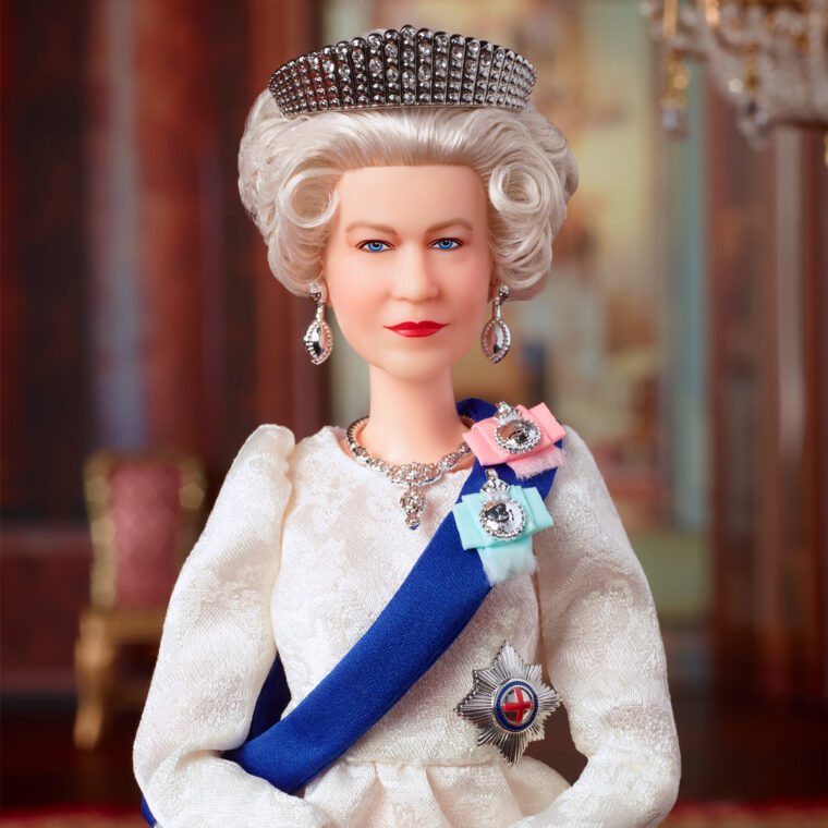 Barbie Regina Elisabetta II